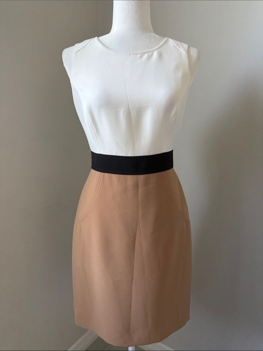 TAHARI ASL Sleeveless Colorblock Sheath Dress White / Black / Camel Size 6P - Picture 3 of 13